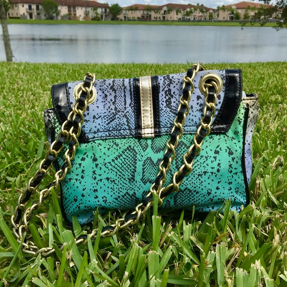 - ❌❌ SOLD ❌❌ Snakeskin Chain Purse Bag - Picture 3 of 8
